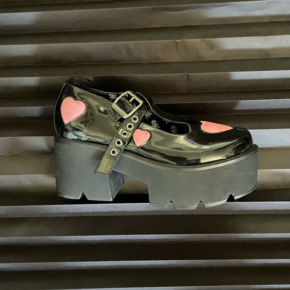 La Moda Heart Platforms